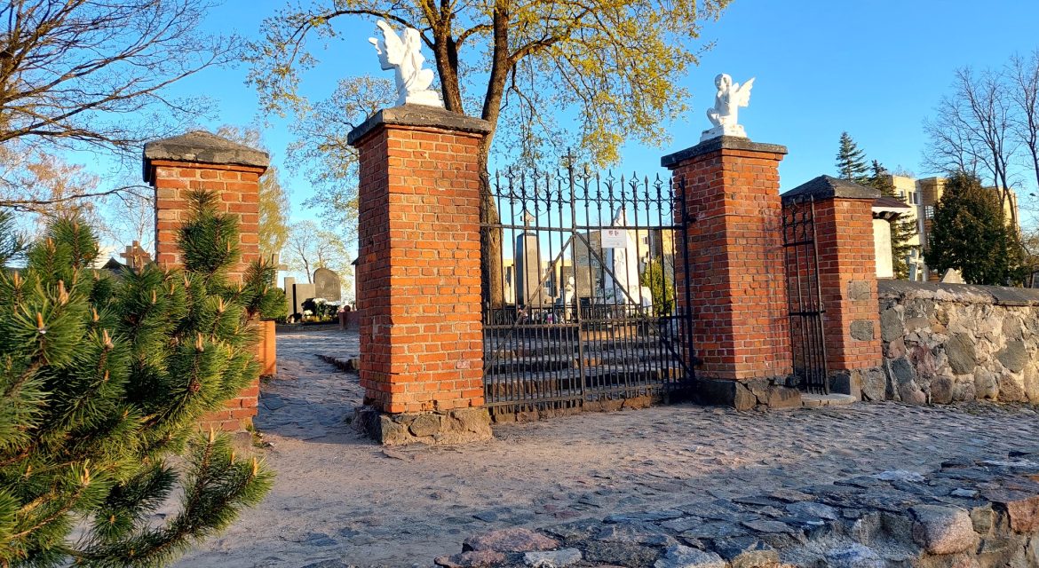 *Ekskursija „Apie ką byloja senosios Kuršėnų kapinės“